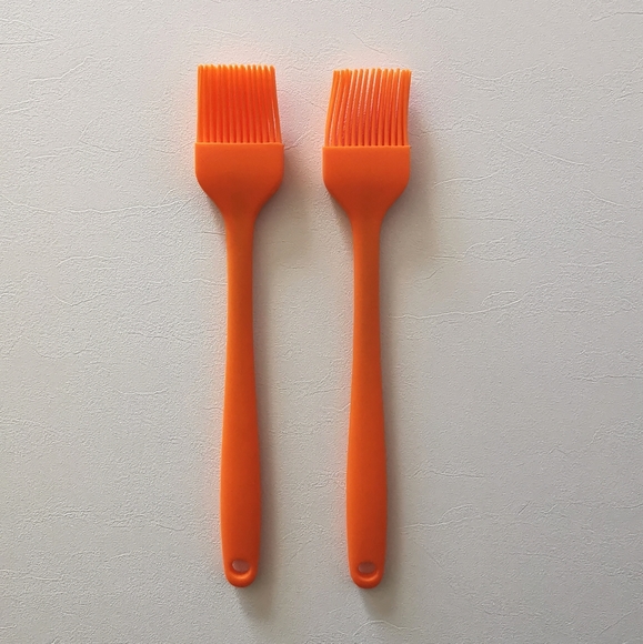 NWOT Silicone brush in orange color one pair - Picture 3 of 3